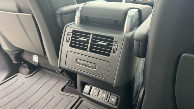 Land Rover Discovery 3.0 D300 R-Dynamic HSE 5dr Auto Diesel Station Wagon